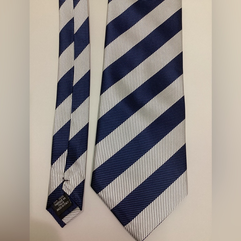 Ermenegildo Zegna 100% silk stripe tie Navy & Silver made in Italy